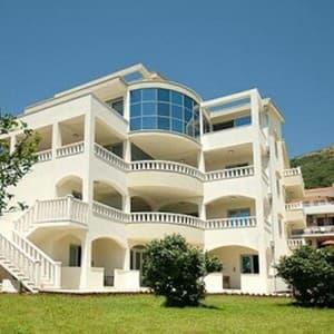 V Lux Villa