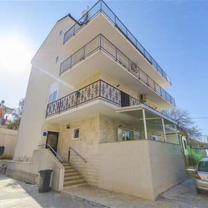Iva Apartments & Rooms