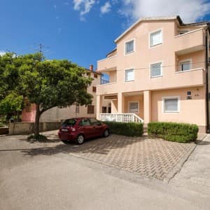 Mladen Apartments & Room