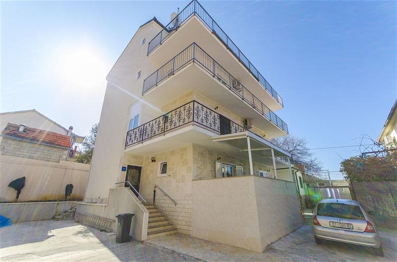 Готель Iva Apartments & Rooms — Трогір, Хорватія
