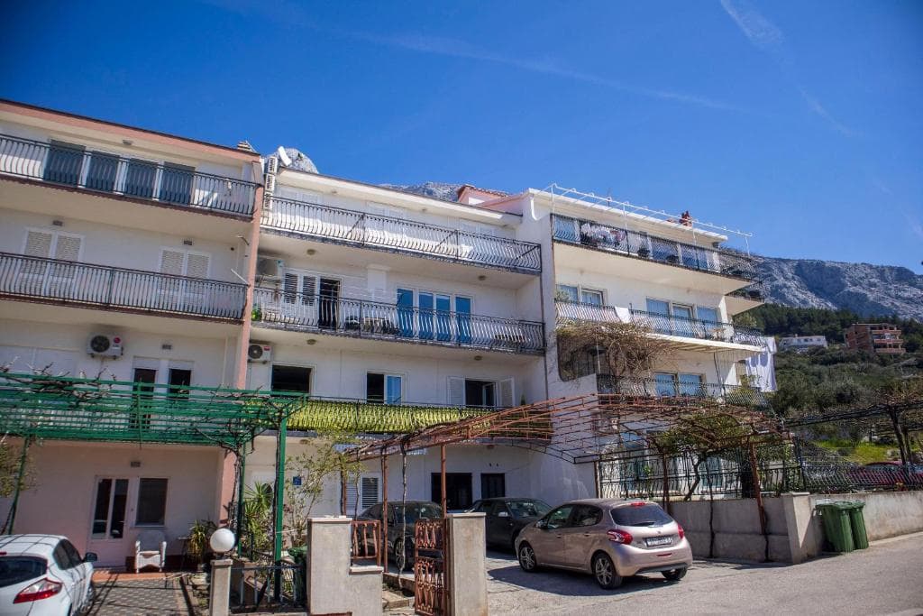 Готель Julijana Apartments — Макарська, Хорватія